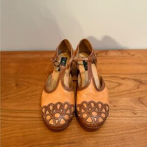 Everybody t strap   Leather Women's Shoes size 39.5